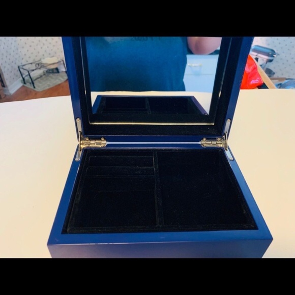 Vera Bradley Lacquer Jewelry Box - Picture 3 of 3